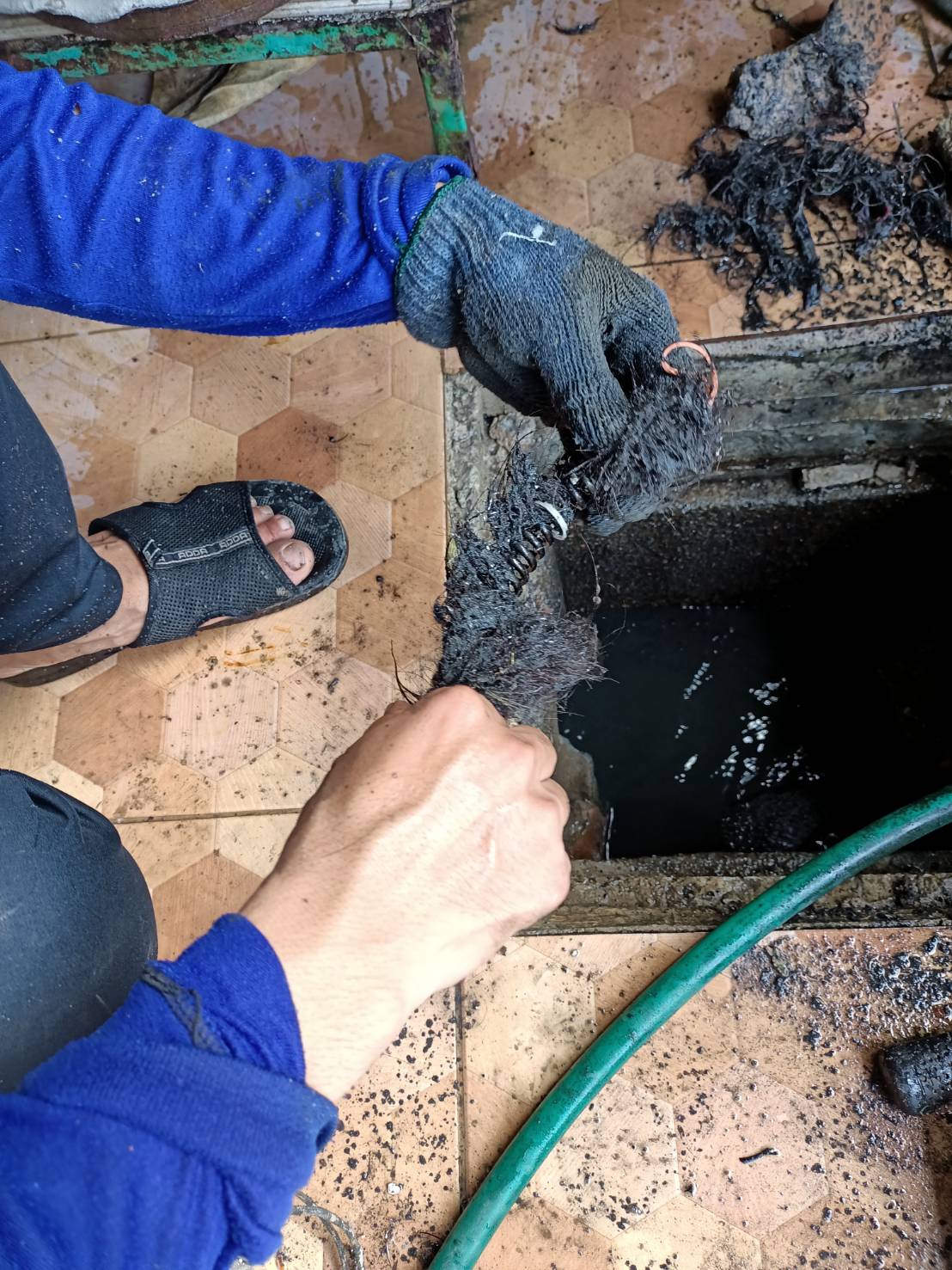 2 - https://ช่างท่อตันจันทบุรี.com | ช่างท่อตันจันทบุรี - งูเหล็กทะลวงท่อ ลอกท่อ ต่อท่อ แก้ไขท่อน้ำทิ้งอุดตันทุกชนิด ไม่ว่าจะเป็นท่อพื้นห้องน้ำตัน ชักโครกอุดตัน โถปัสสาวะตัน อ่างล้างจานตัน อ่างล้างหน้า-มือตัน ท่อระเบียงตัน ท่อเมน ของบ้าน อาคาร โรงเเรม โรงงาน คอนโด อาคารพาณิชย์